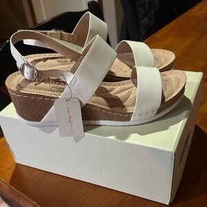 NWT Women's White Slingback Wedge Sandals - Casual Comfort